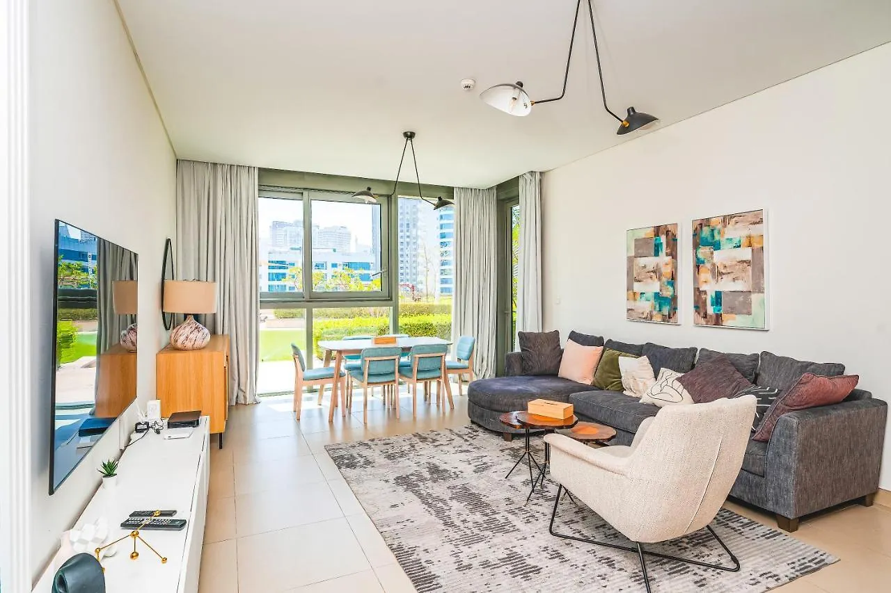 Family Apt - Huge Terrace & Playground Access Apartment Dubai