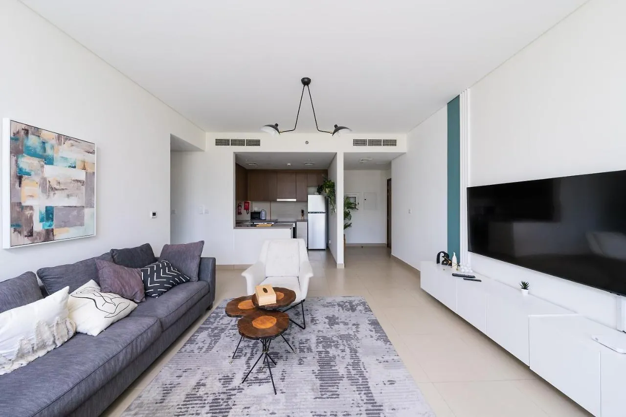 Family Apt - Huge Terrace & Playground Access Apartment Dubai