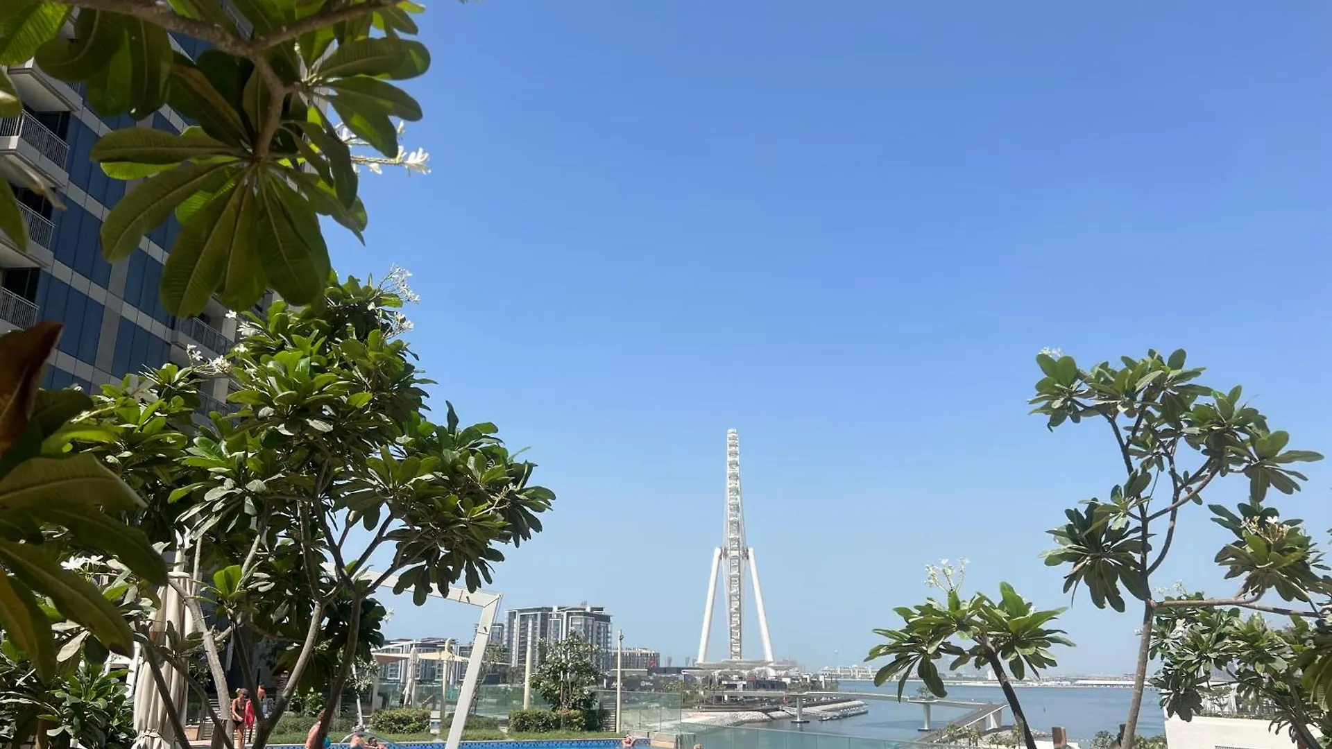 Family Apt - Huge Terrace & Playground Access Apartment Dubai 0*,